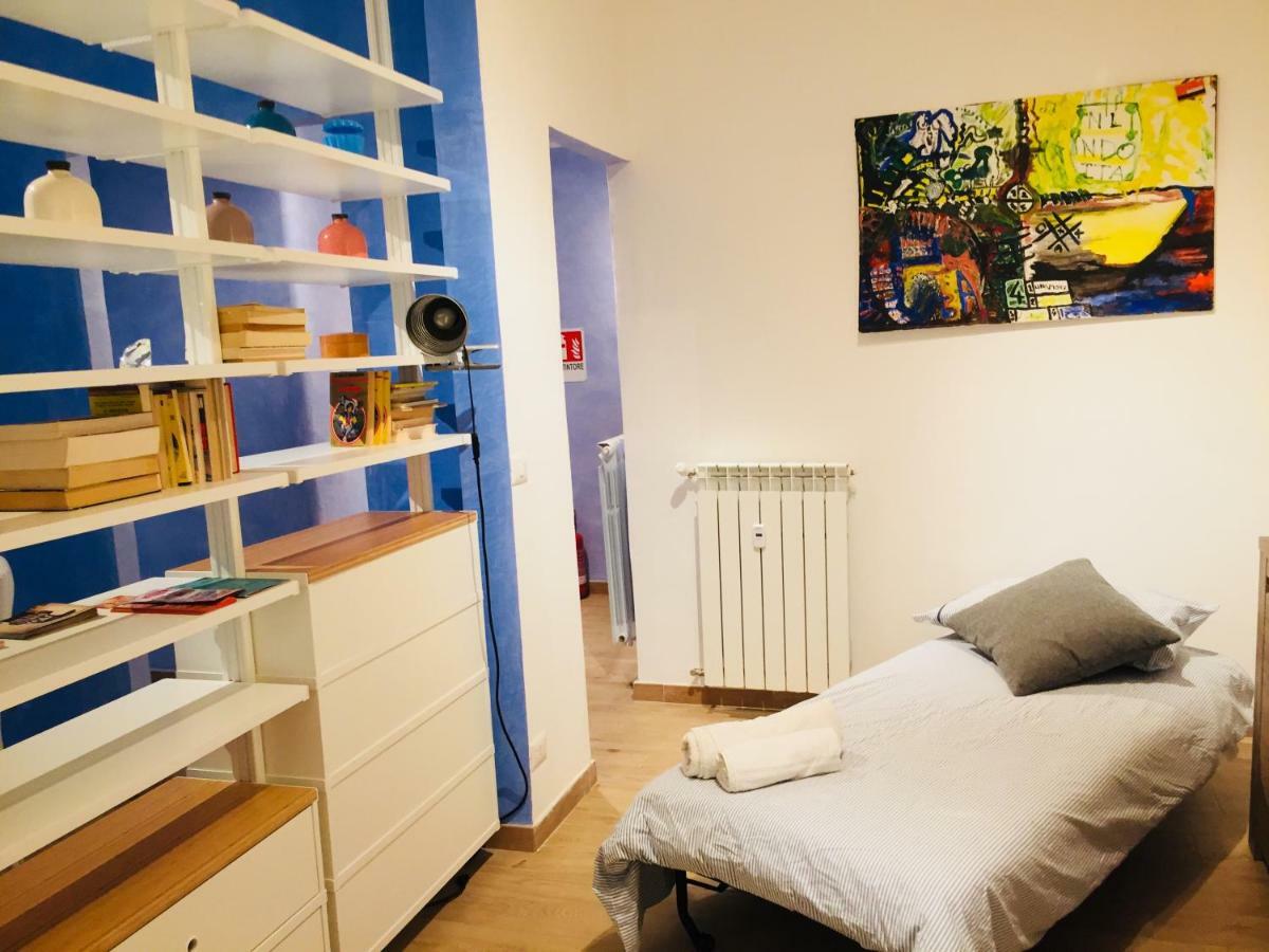 The Blue Strawberry House In San Giovanni Rom